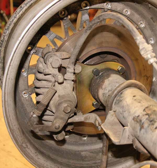 R31 Calliper brackets mounted.jpg