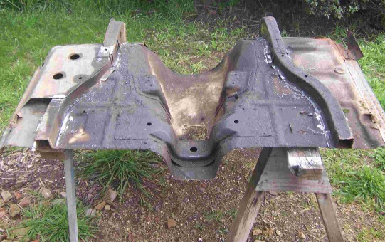 Ghia Floor & Tunnel small (541 x 340).jpg