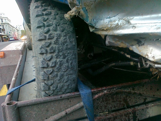 frnt tyre shreded.jpg