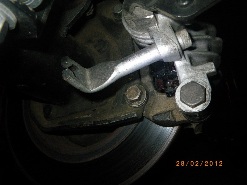 120228 Orange Escort rear brake pads search (3).JPG