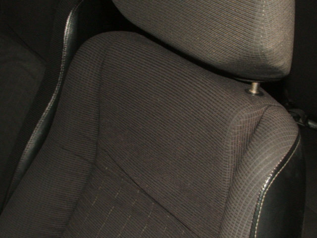rs2000 seat 004.jpg